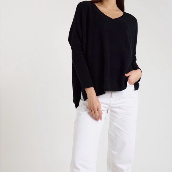 Brodie Cashmere Elegant Black V-Neck Sweater - Picture 2 of 4